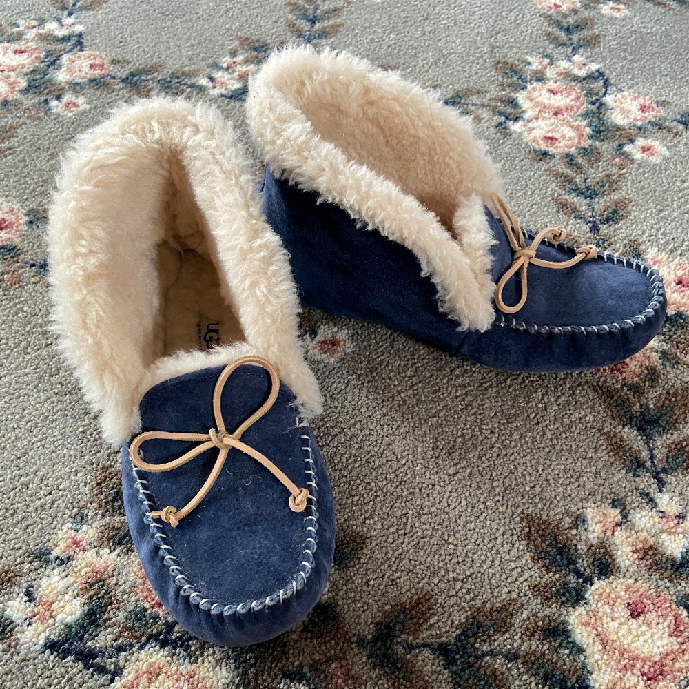 Navy Ugg Slipers